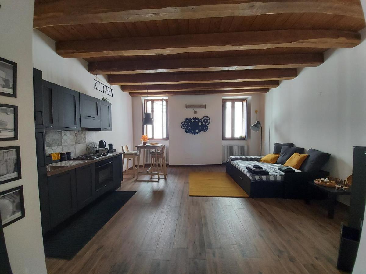 Ferienwohnung Il Caddi - Caratteristico Monolocale In Pieno Centro Storico LʼAquila Exterior foto